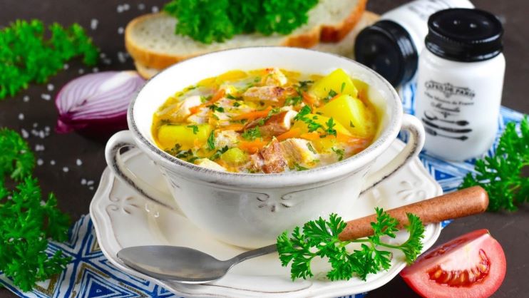 Три ароматных супчика: с копченой курицей, лососем и гороховый