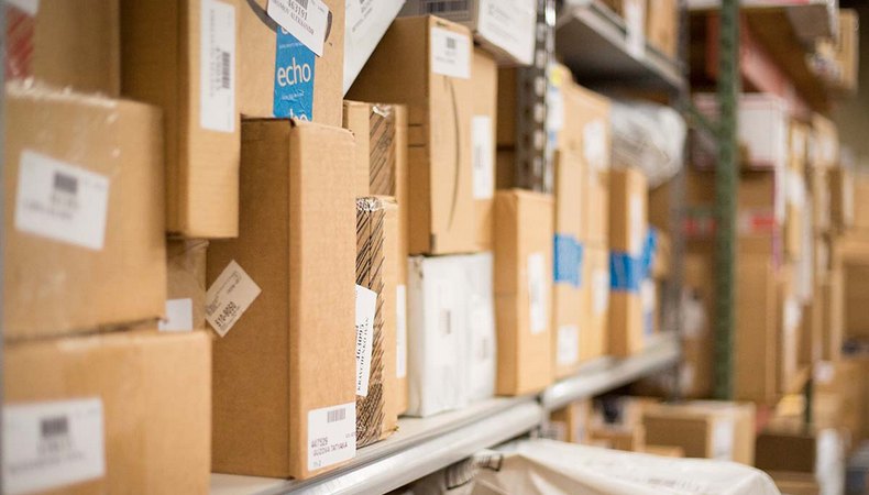 В Брюсселе начали продавать невостребованные посылки — 16 евро за кг
