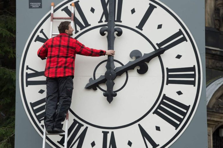 Ученые: Переход на летнее время вредит здоровью и настроению
