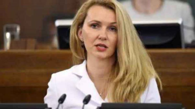 Два дня обязанности премьера и главы МИДа будет выполнять министр юстиции Инесе Либиня-Эгнере