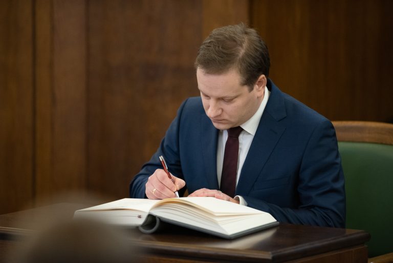 Патмалниекс: все спецрейсы Кариньша были направлены на защиту интересов Латвии