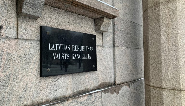 Кто вернет деньги, потраченные Кариньшем на спецрейсы, решит уголовный процесс