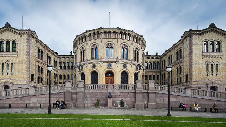 В парламент Норвегии поступили сообщения с двумя угрозами взрыва