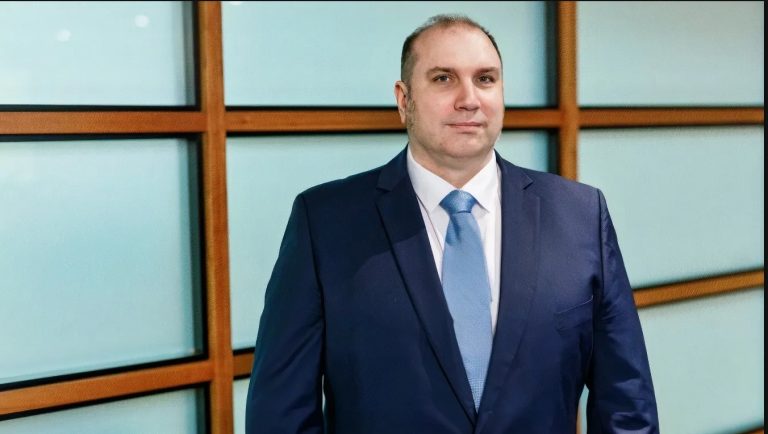 Мэр Елгавы подал в отставку из-за скандала с женской ногой