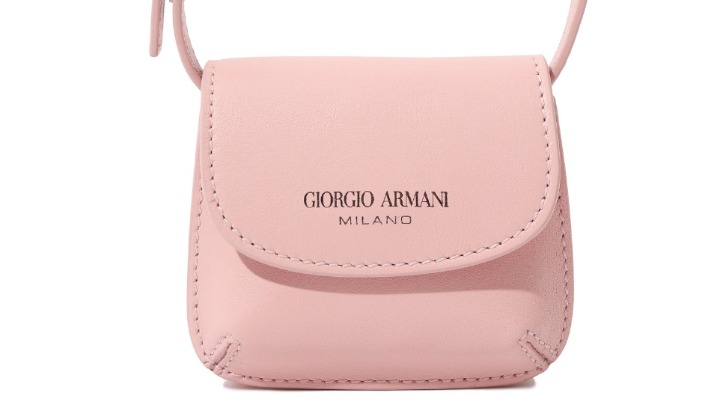 Armani подозревают в производстве сумок на китайских подпольных фабриках
