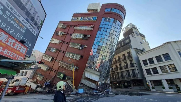 Число погибших в результате землетрясения на Тайване возросло до тринадцати. Пострадавших — более 1500