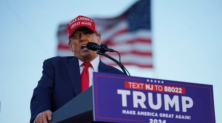 Трамп заявил, что Байден окружён фашистами и финансируется антисемитами
