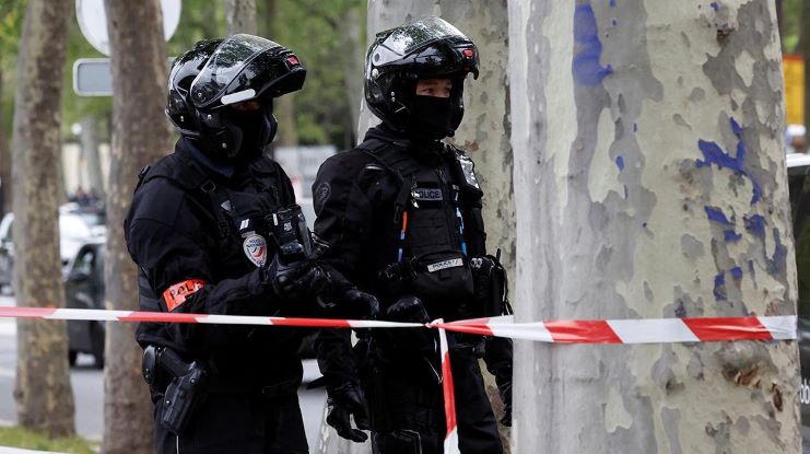 Во Франции полиция застрелила вооруженного мужчину, пытавшегося поджечь синагогу