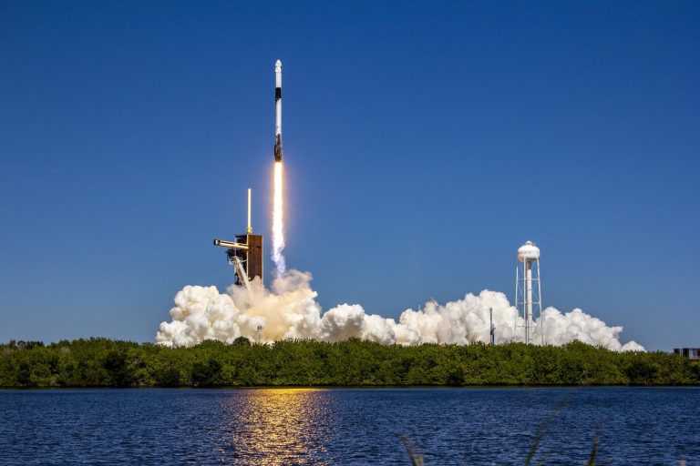 Компания SpaceX запустила бронирование мест для полетов в космос — доступны четыре направления