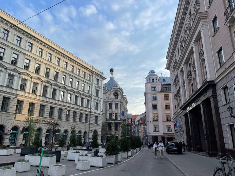 Опять черемуха в цвету: ночами в Латвии похолодает до 0 градусов 