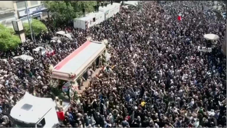 В Иране проходят похороны погибшего президента: подробности