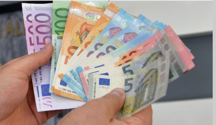 В Литве минимальная зарплата будет на 300 евро больше, чем в Латвии