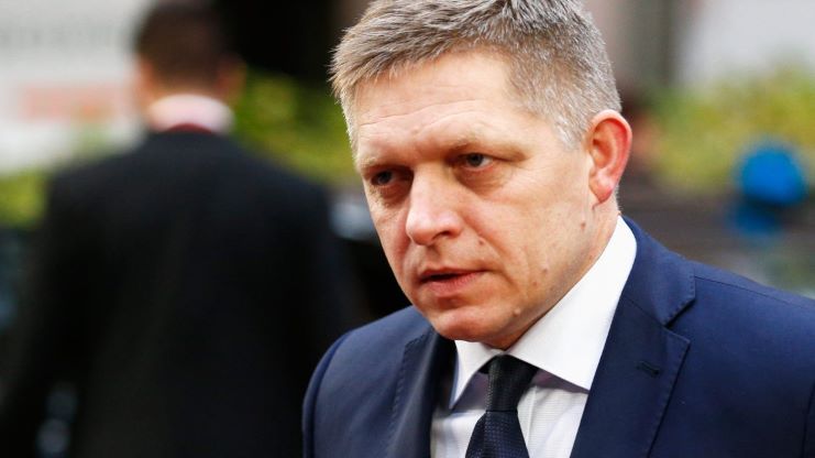 Премьер-министр Словакии выписан домой из больницы, где он лечился после покушения