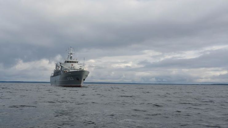 Морскими силами с судна в Ирбенском проливе эвакуирован член экипажа, получивший травму