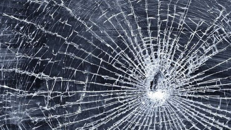 Мужчина разбил дверное стекло в посольстве Норвегии