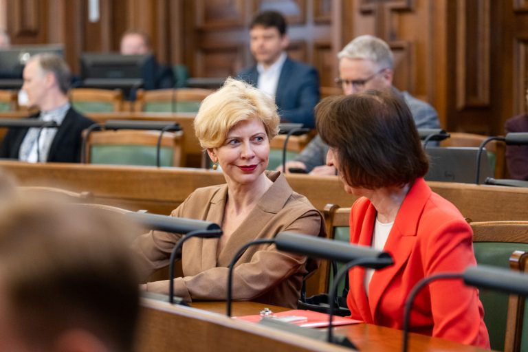 Более 12 000 человек выразили свое недоверие министру образования Чакше. Сегодня последний день сбора подписей