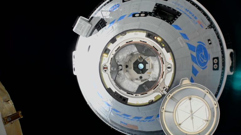 Пилотируемый космический аппарат Starliner пристыковался к МКС