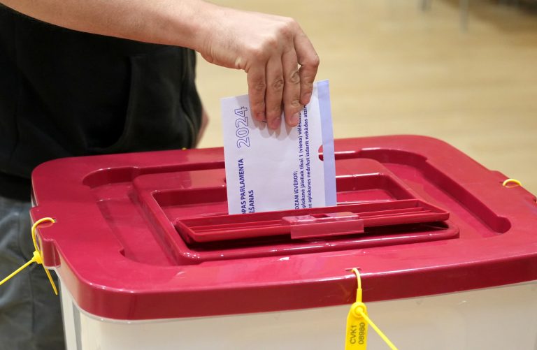В Латвии на выборах в Европарламент проголосовало не менее трети от общего числа избирателей