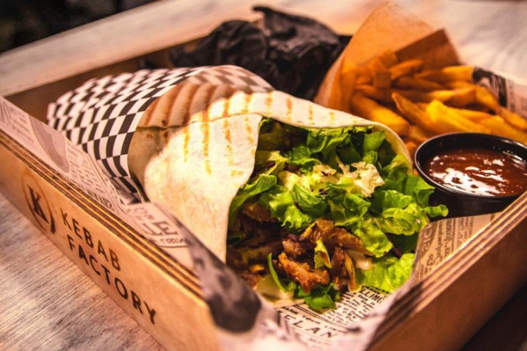 В субботу в центре Риги откроется фуд-корт Kebab Factory