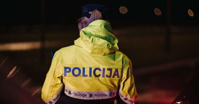 В Риге из канавы извлекли тело человека