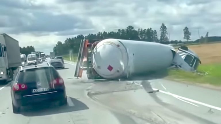 В Иецавской волости перевернулся газовоз — движение перекрыто