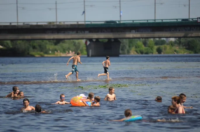 Почти во всех местах купания в Риге вода прогрелась до +20 градусов