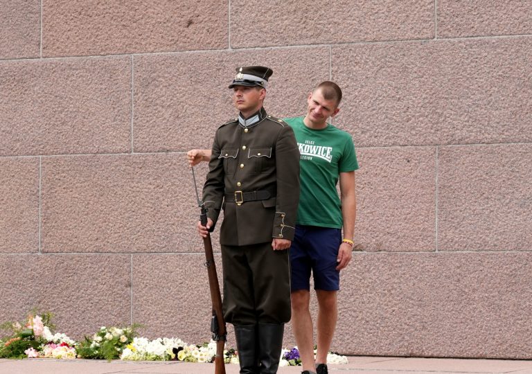 Употребляли наркотики и нарушали порядок: Госполиция пожаловалась на польских болельщиков