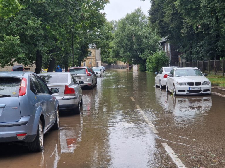 В ночь на вторник опять будет дождливо, днем — распогодится