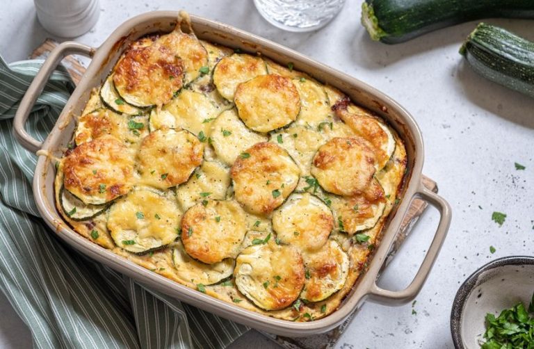 Отличный рецепт запеченных кабачков с сыром, с которым не нужен ни хлеб, ни мясо.
