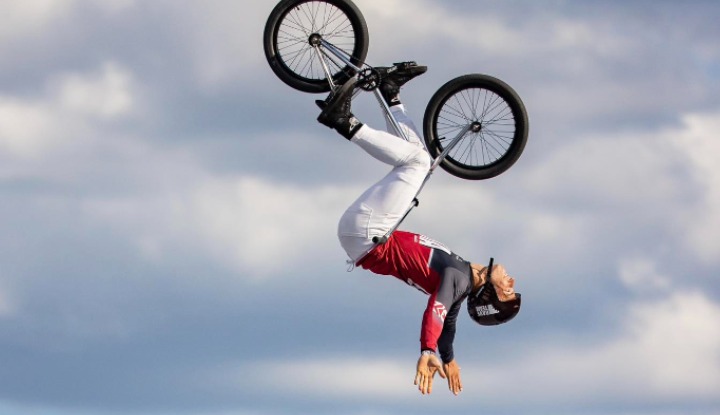 Латвийский дебютант из Вентспилса вышел в финал Олимпиады по BMX