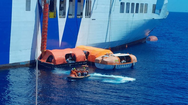 В Средиземном море загорелся испанский паром — эвакуированы сотни человек