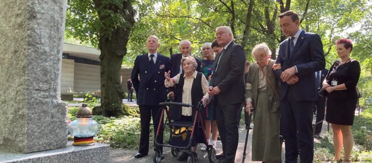 Президент ФРГ попросил в Варшаве прощения за деяния нацистов