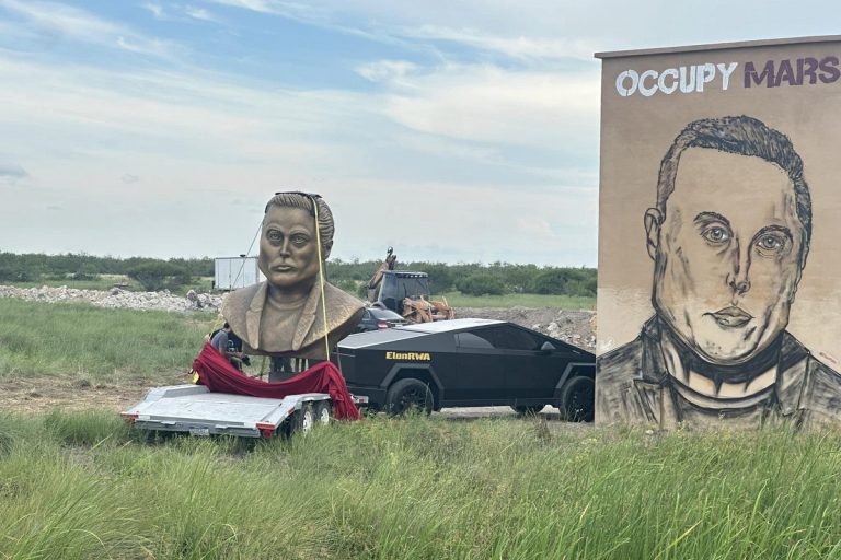 В Техасе установят гигантский бюст Илона Маска
