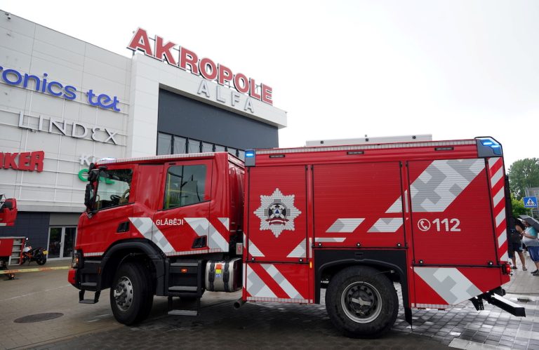 Из ТЦ Akropole Alfa эвакуированы около 2000 человек