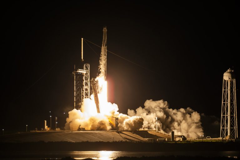SpaceX запустила первую частную миссию Polaris Dawn в космос