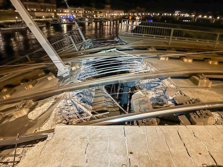 В Дрездене обрушился мост через Эльбу