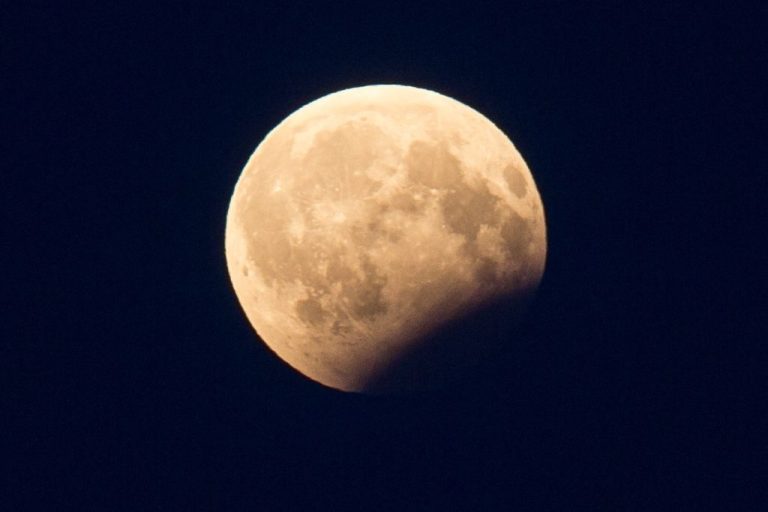 18 сентября 2024: как Полнолуние и Затмение повлияют на ваши эмоции и решения