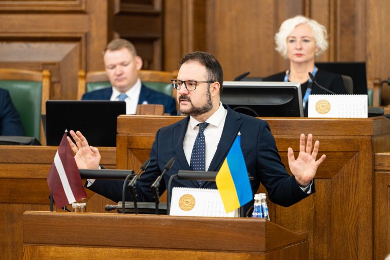 Бришкенс в третий раз сохранил за собой кресло министра