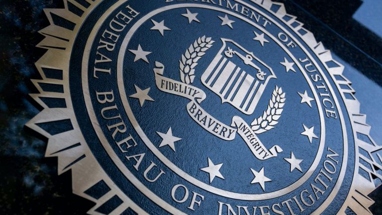 Иранские хакеры передали украденные данные из штаба Трампа в штаб Байдена — ФБР