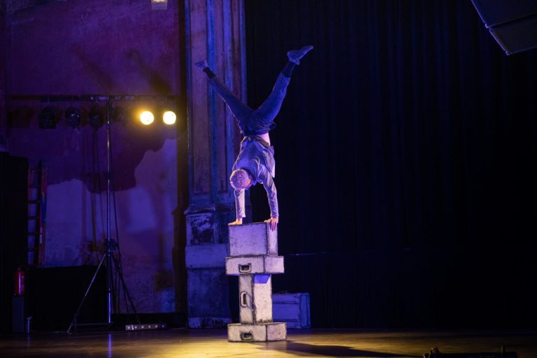 Впервые в Латвии пройдет современное цирковое представление труппы Upsala-Circus