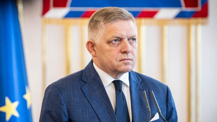 Премьеру Словакии Фицо прислали конверт с пулей