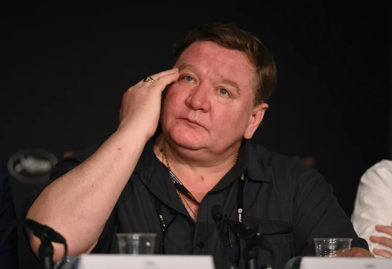 «Любовь к тебе всенародная». На 63-м году жизни умер актер Роман Мадянов