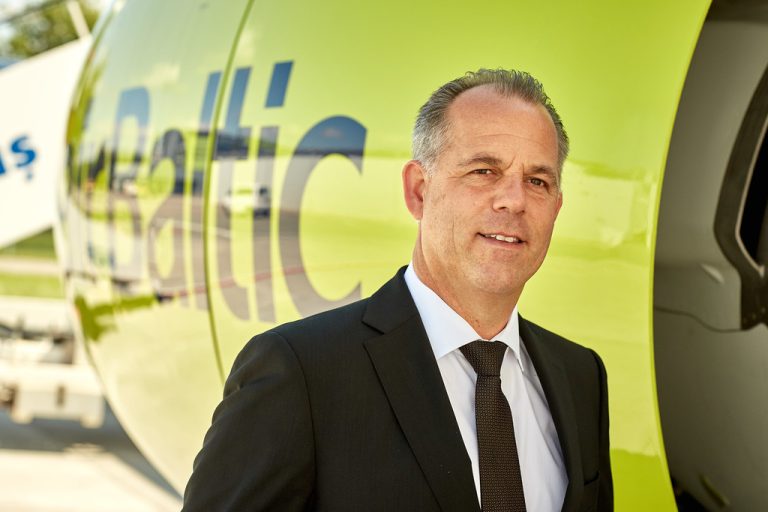 За год каждый член правления airBaltic получил больше, чем президент, премьер и министр сообщения Латвии вместе взятые