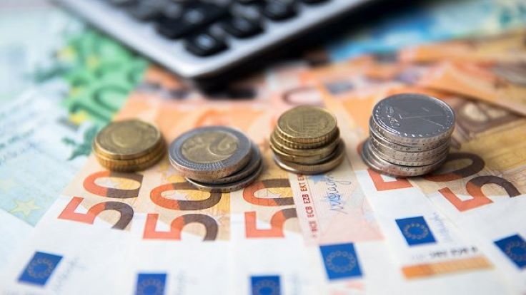 В Латвии продолжают работать более 60 000 пенсионеров