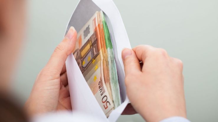 Работодателей обяжут информировать СГД о выплате зарплат наличными