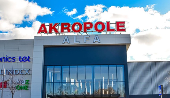 Из «Akropole Alfa» эвакуированы посетители: пожар на парковке