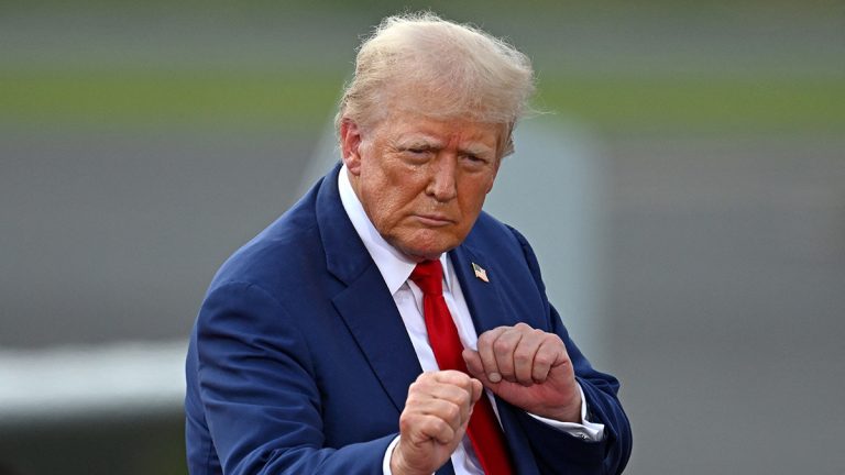 230 американских врачей требуют, чтобы Трамп опубликовал свою историю болезни