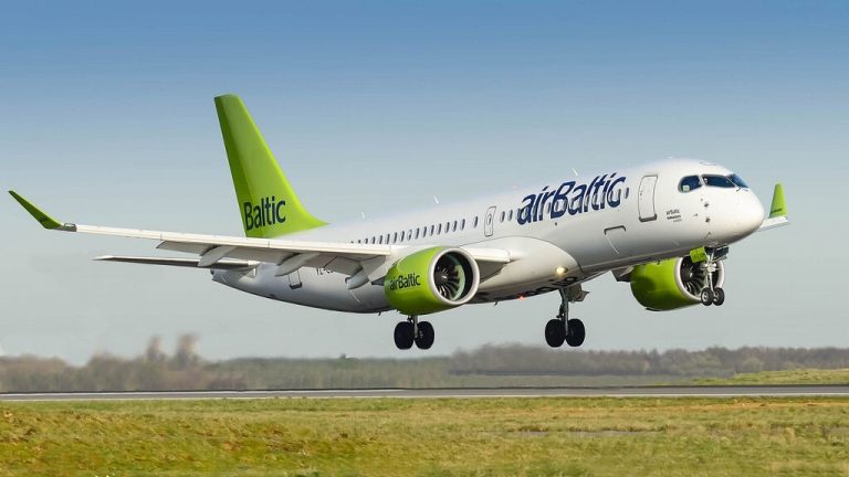 AirBaltic развернул самолёт, летевший в Рим, и вернул пассажиров в Ригу