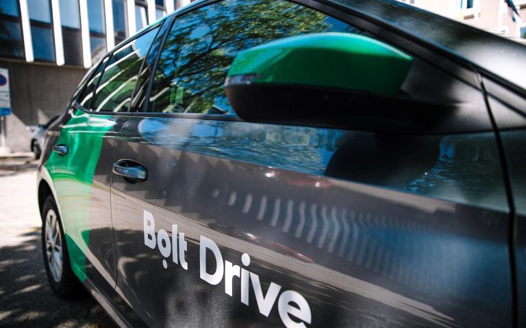 Более тысячи водителей потеряли доступ к Bolt Drive из-за нарушений правил