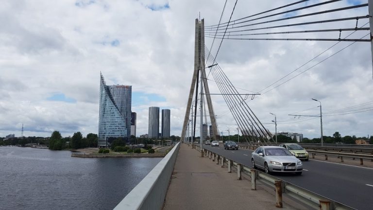 На Вантовом мосту погиб мотоциклист